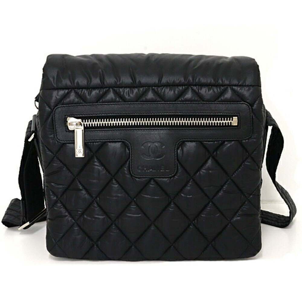 CHANEL Black Leather Shoulder Bag